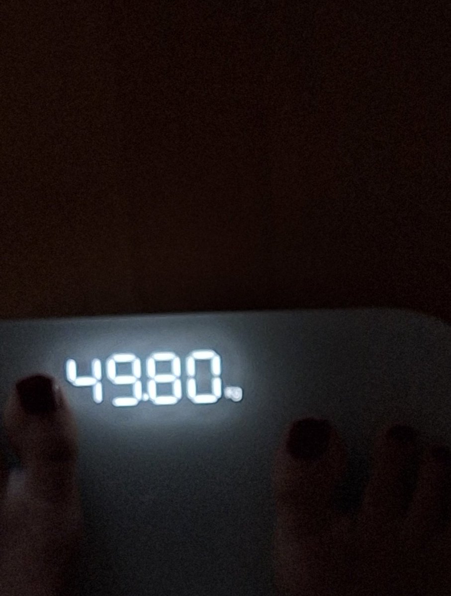 Cherrysourzero's tweet photo. Do you wanna see how much i gained trough the day? 1.45 kg😒
Tw weight. https://t.co/UZyVcM0ezN
