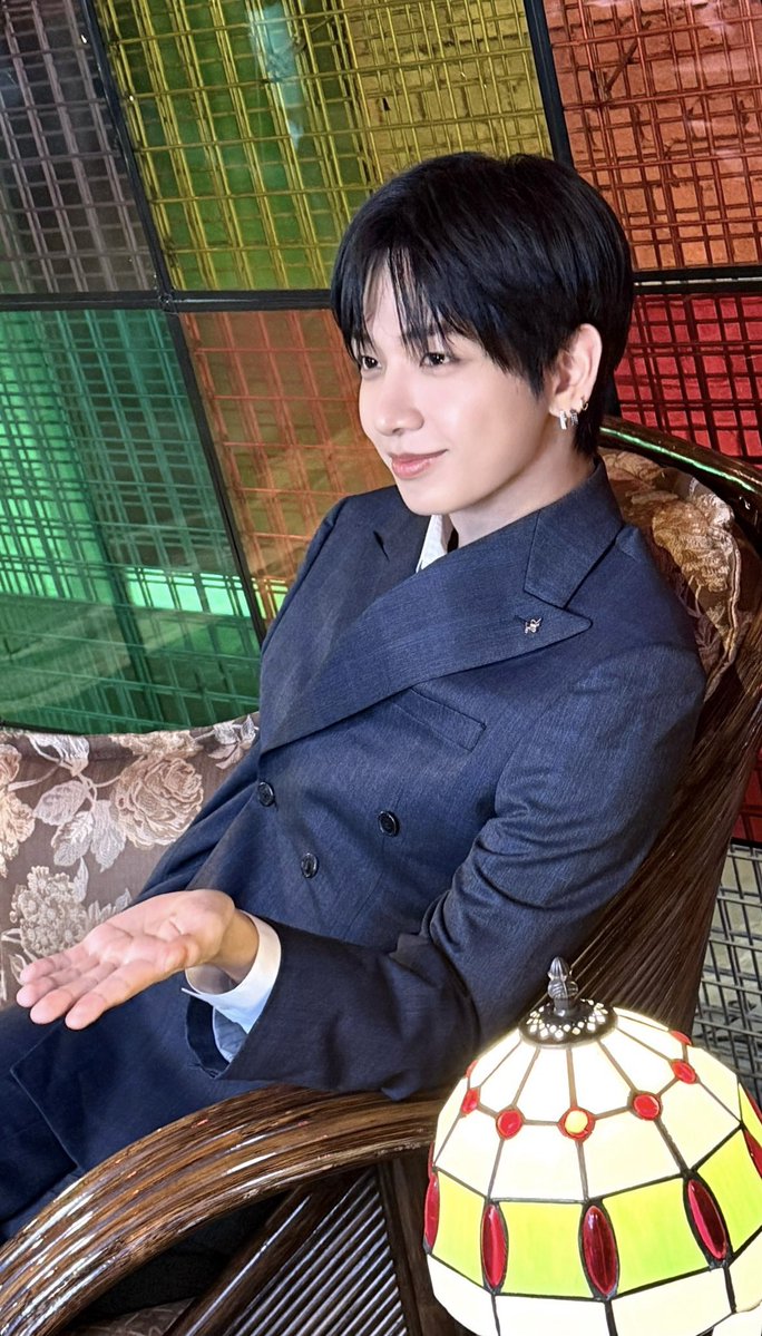Hpy_bnd's tweet photo. この人になら借金してから倍返しで請求されてもいいです‼️‼️‼️きみほんとにスーツ似合うね‼️‼️‼️ https://t.co/FvKdCAwFoj
