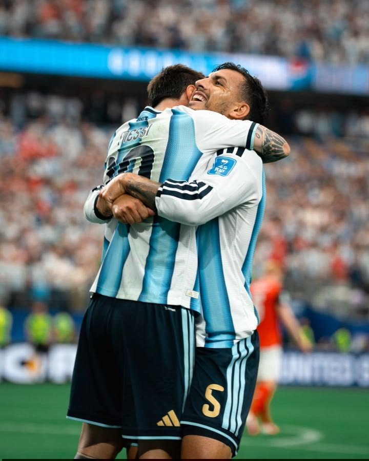 giraltpablo's tweet photo. 🗣🇦🇷 Mucha atención a lo que cuenta Leandro Paredes sobre MESSI: 

“No queríamos que llegue el último partido porque Leo había tomado la decisión de que ese sea SU ÚLTIMO PARTIDO EN LA SELECCIÓN. 

Ojalá que no. Ojalá que pueda seguir jugando. Pero lo que a él lo haga feliz, seguramente a nosotros también”.

¿Habrá sido el último baile?