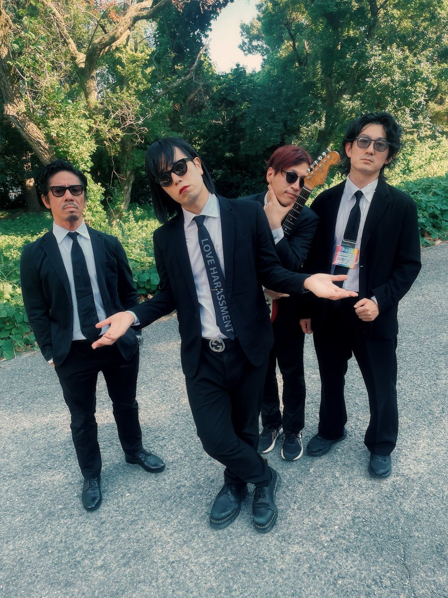 urbangarde's tweet photo. というわけで帰京しました。 #服部フェス2026 松永天馬と自殺者たちありがとうありがとう。灼熱の服部緑地、まさかのPCが熱中症にかかってしまい期せずして完全スリーピースバンド形式でお届けしました。結果、無骨でストレートにライヴを希求できた気がします。何が起こるか分からないからやはりライヴが大好きだ。