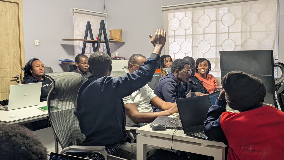 HarunMbaabu's tweet photo. Data Workshop @LuxDevHQ https://t.co/cZoyPazkII