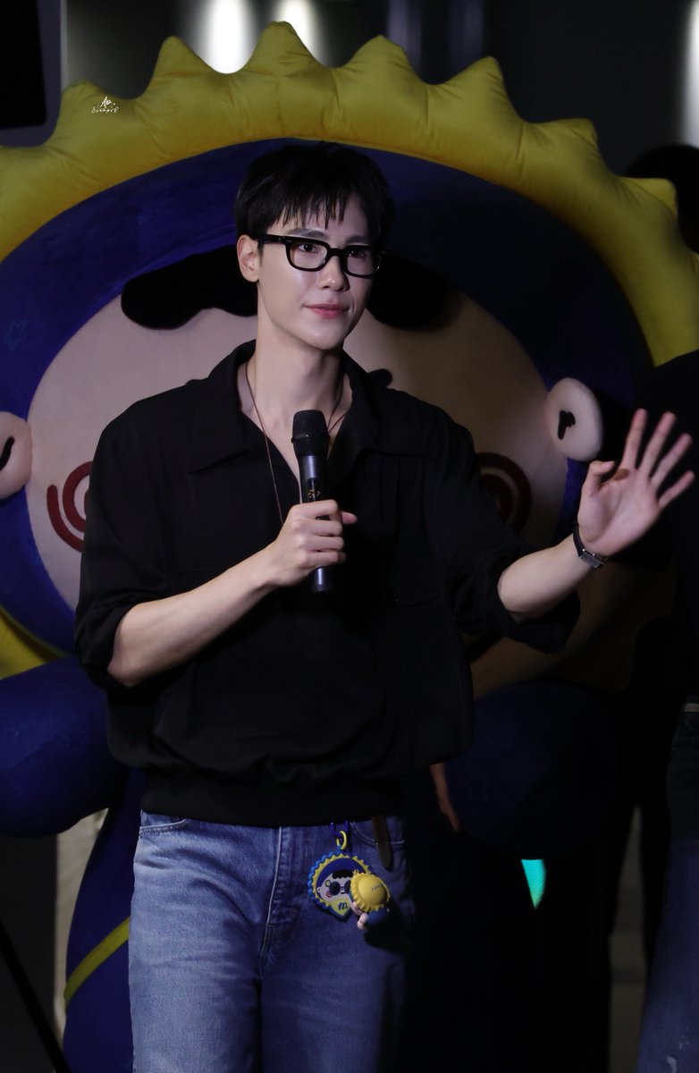 SsamprR's tweet photo. เกิด แก่ รักตี๋แว่น ตลอดไป 

@jnnrrs 

JUNIORMARK JUMMO INF26 FS

#งานมหกรรมนิยายนานาชาติ2026xJuniorMark 
#Junniorrs https://t.co/s01vaKW7RY