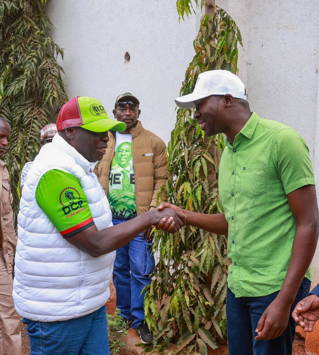 Kaptegakiiru's tweet photo. One side is consolidating Mt Kenya. The other just set Trans Nzoia on fire. Opposition politics just got interesting #RiggyG #Sifuna https://t.co/9GWgCDBYY0