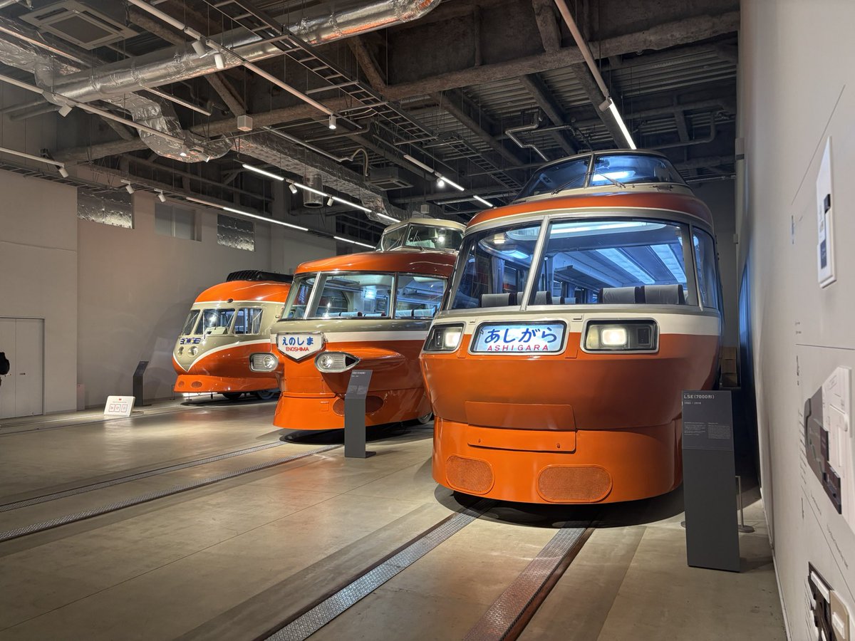 Model_egeyama's tweet photo. 35分ほどの乗車後はロマンスカーミュージアムに初訪問。図鑑で見たことのある車両がズラリ。 https://t.co/RJRGQgHhi7