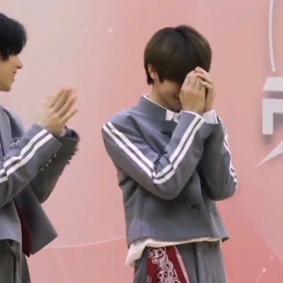 anxinmeow's tweet photo. one year ago today anxin was chosen as the center of planet c and now a year later he is winning a rookie award https://t.co/Iku5wmEHYd