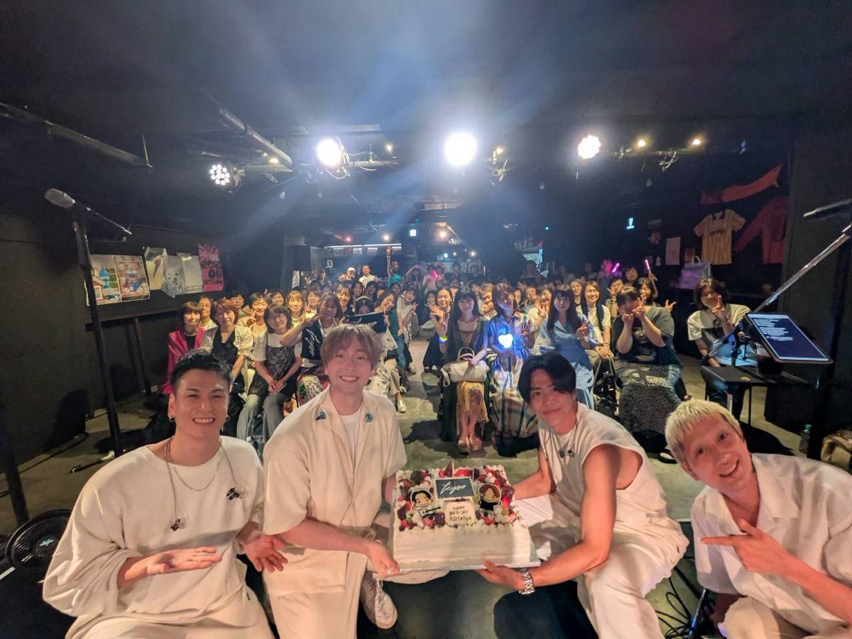 ASH_officialjp's tweet photo. Kyso Birthday Partyありがとうございました！！
みんなに祝ってもらえて最高に幸せでした！
今日限定のアレンジ盛りだくさんのセトリいかがでしたか？😌

最高の時間にたくさんのプレゼント
誕生日っていいな！

本当にありがとうございました！ https://t.co/1zWX3o9Foy