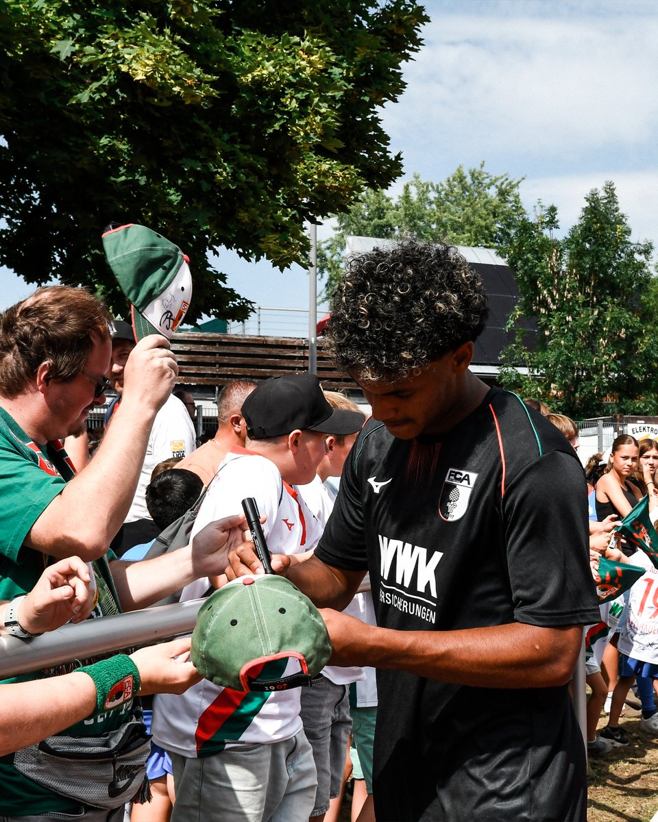 FCAugsburg's tweet photo. #FansFirst! ❤️💚🤍 https://t.co/uQRLYD4KRk