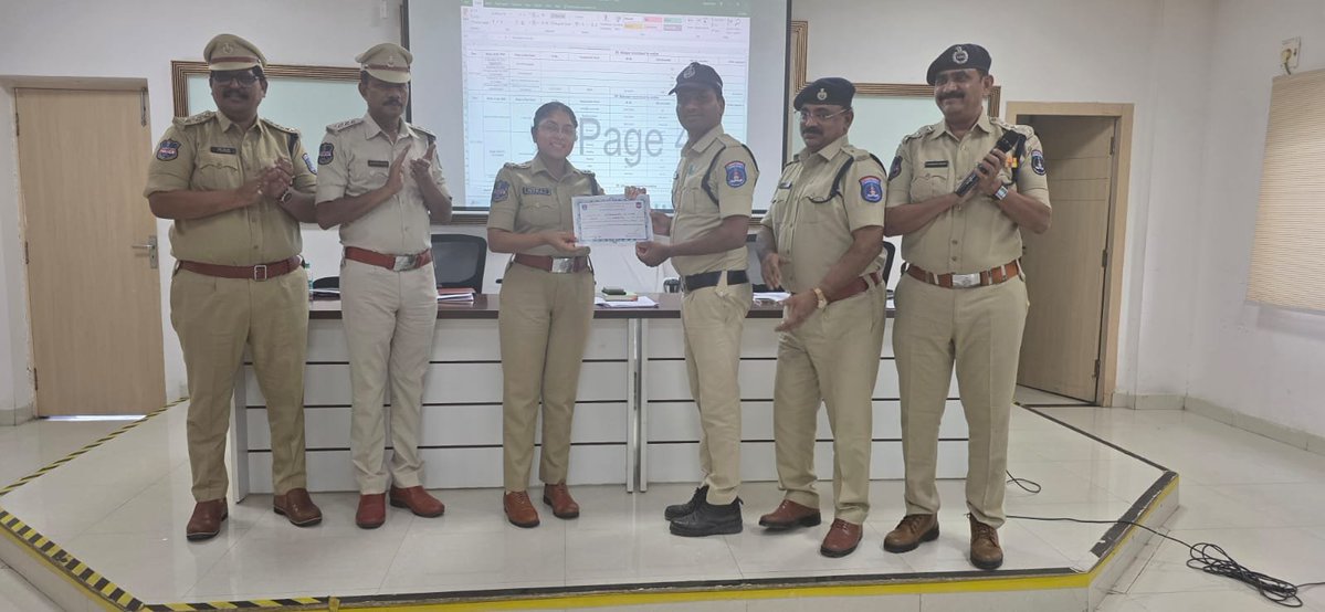 DcpKukatpally's tweet photo. Conducted a review meeting with CDOs on court performance. Reviewed accused summons, bail compliance, witness schedules, officers' court attendance, NBW execution and manpower utilization on execution. Rewarded the best performed Court Duty Officers. #CourtMonitoring https://t.co/cA9Fj8vRjU