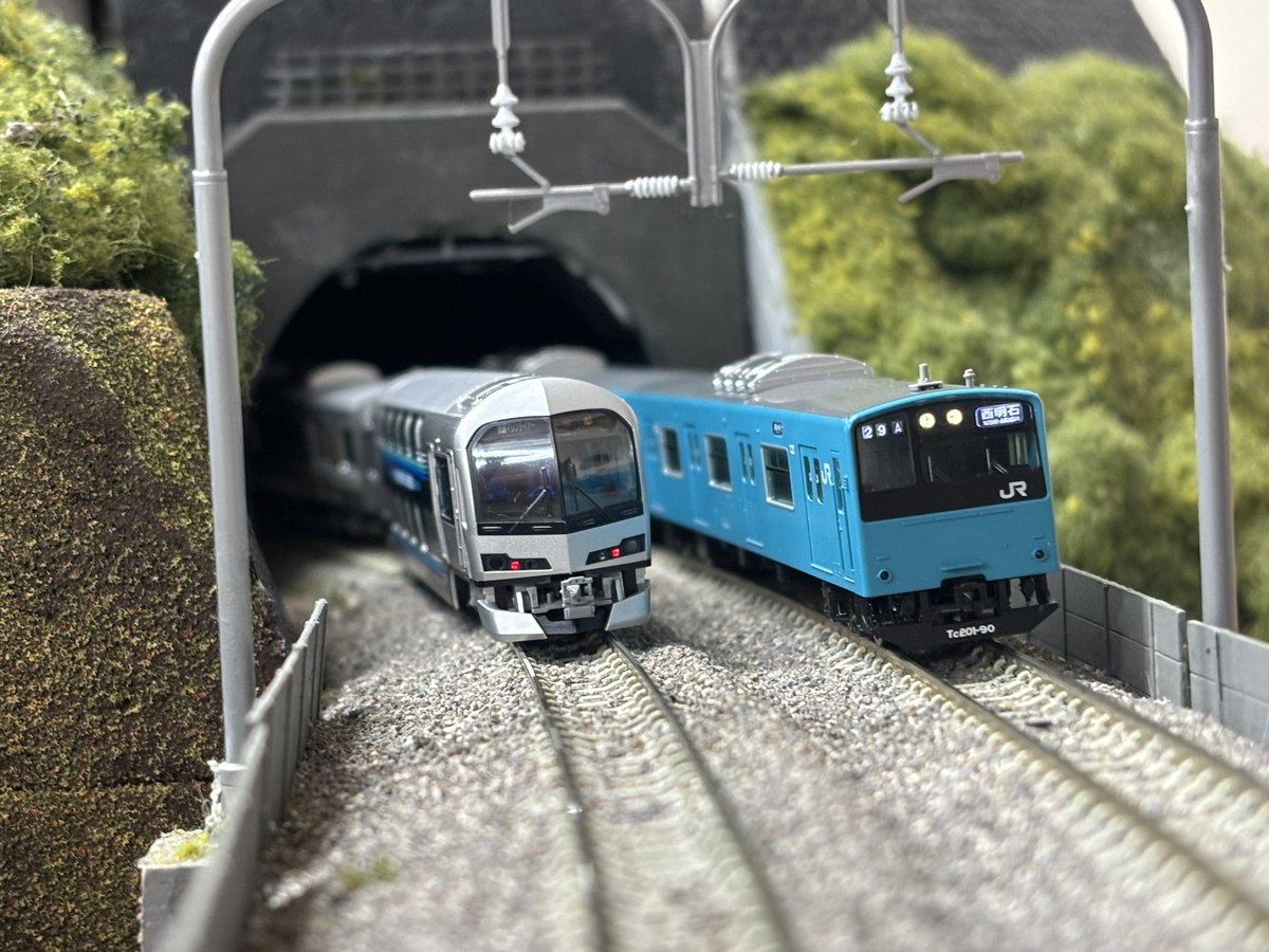 Model_egeyama's tweet photo. 先日(もう2週間くらい前)、小田原のNプラで運転会
一応アーバンネットワークを走った車両をテーマした運転会ってことでテーマに沿って持って行ったけど、小田急沿線の再現が凄すぎて、再訪確定な素晴らしいレイアウトでした🔥 https://t.co/pQqM59Cd7y