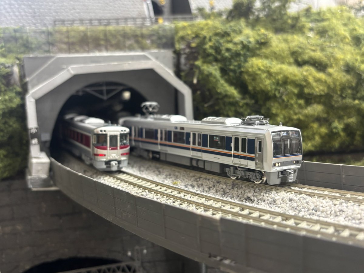 Model_egeyama's tweet photo. 先日(もう2週間くらい前)、小田原のNプラで運転会
一応アーバンネットワークを走った車両をテーマした運転会ってことでテーマに沿って持って行ったけど、小田急沿線の再現が凄すぎて、再訪確定な素晴らしいレイアウトでした🔥 https://t.co/pQqM59Cd7y