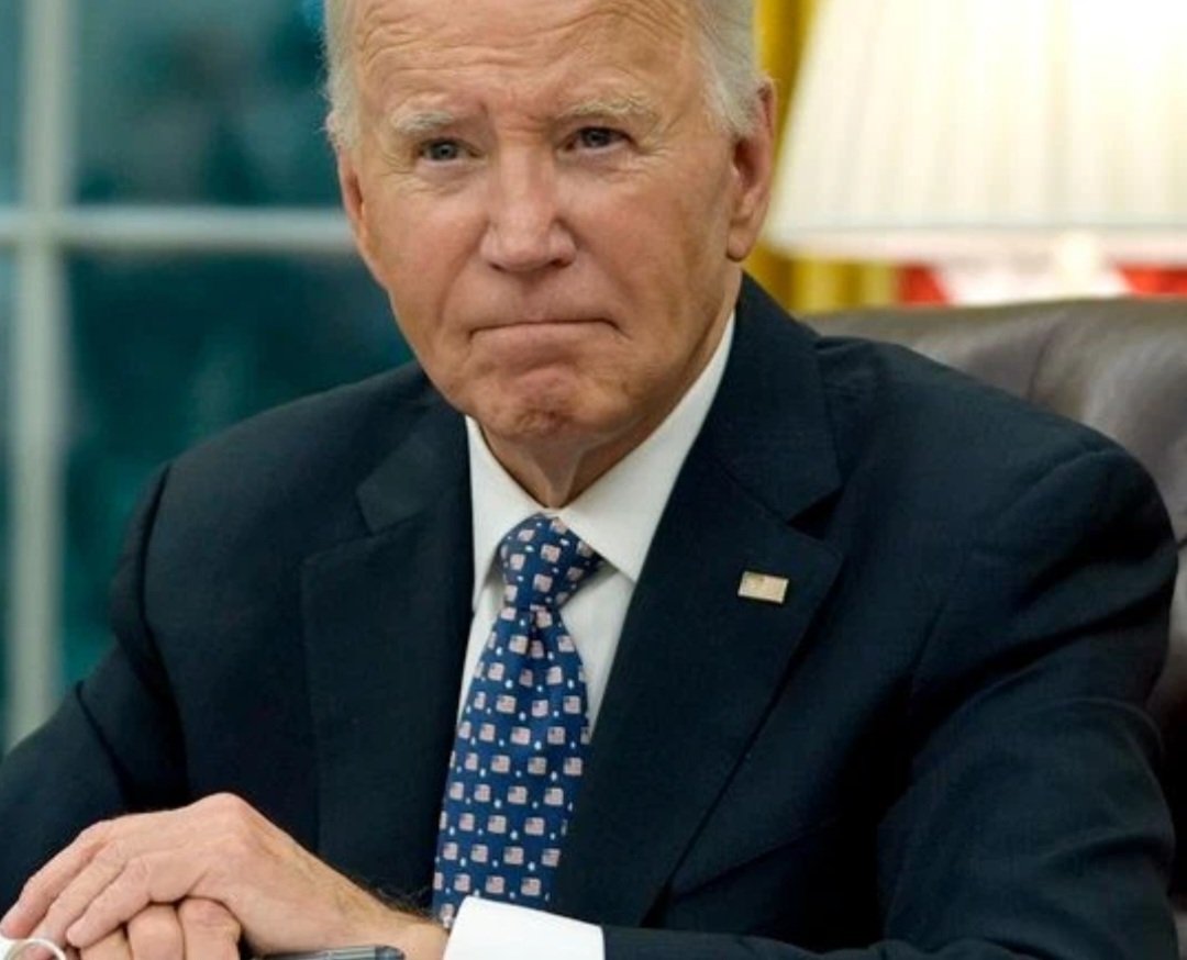 AzPetrich's tweet photo. 🎉 Congratulations 🎉 to 
President Biden on finishing chemotherapy and ringing that bell!!! 🔔

Wishing you continued good health. https://t.co/qFeht8mDNX