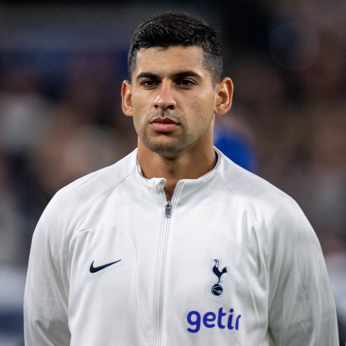 TheMatchdayHQ's tweet photo. 🚨🚨 | 𝐁𝐑𝐄𝐀𝐊𝐈𝐍𝐆: Arsenal are INTERESTED in signing Tottenham Hotspur defender Cristian Romero this summer.

[@CorSport @Ekremkonur] https://t.co/NkRKZrQWSj