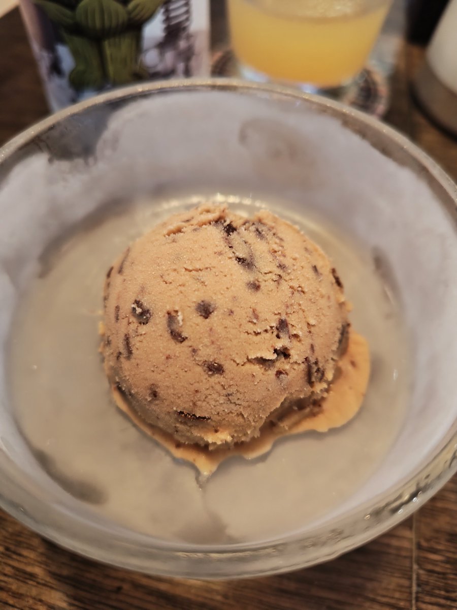 Spa_Beer's tweet photo. WCBスタウトジェラート🍨
ビターチョコの食感がたまらない🍫
alc3℃ほどあるらしい😇
ビールとホップを使ったお料理の数々🍴
ごちそうさまでした〜😋
#静岡sb https://t.co/jaCHiNAENg