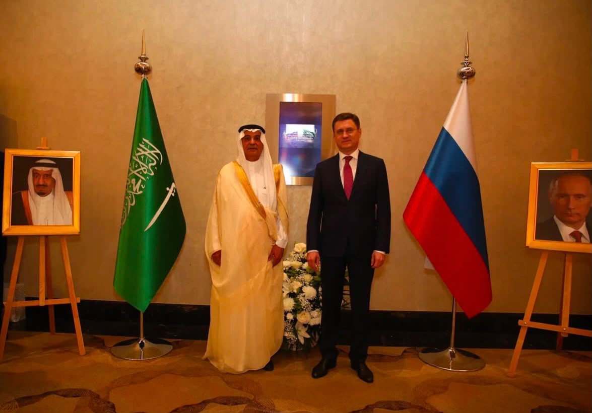 KSAembassy_RUS's tweet photo. руководители крупных компаний, бизнесмены, представители интеллигенции и СМИ, в том числе заместитель премьер-министра России Александр Новак. Церемония включала выставку фотографий и исторических документов, презентацию памятной почтовой марки и демонстрацию соколиной охоты. https://t.co/A5QILwJKBz