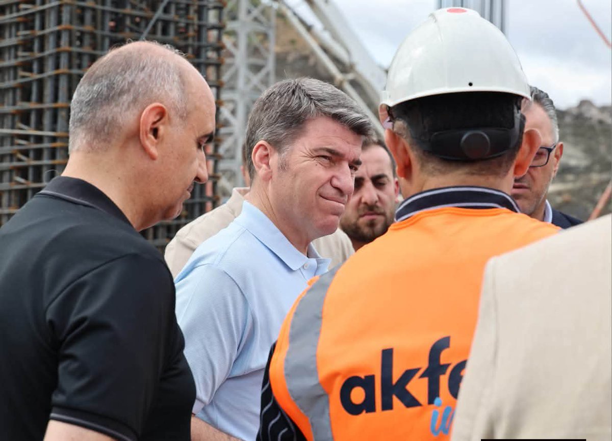 amasya_sm's tweet photo. Yapımı hızla devam eden 600 yatak kapasiteli Yeni Hastanemizin, inşaat çalışmalarında Valimiz Önder Bakan ve Milletvekillerimiz Haluk İpek, Hasan Çilez  incelemelerde bulunarak, İl Sağlık Müdürümüz Dr. Dursun Koç ve  yetkililerden bilgiler aldılar.

#HuzurunŞehriAmasya https://t.co/VwMxN2VwEx