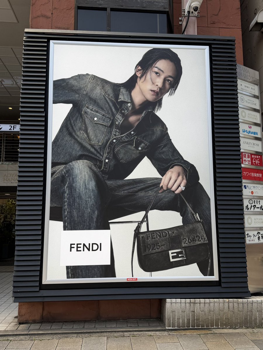 snomemekey's tweet photo. FENDI  × 目黒蓮  in 表参道⑤

#RenMeguro #FendiFW26 #FendiBaguette https://t.co/qMDPJmB5or