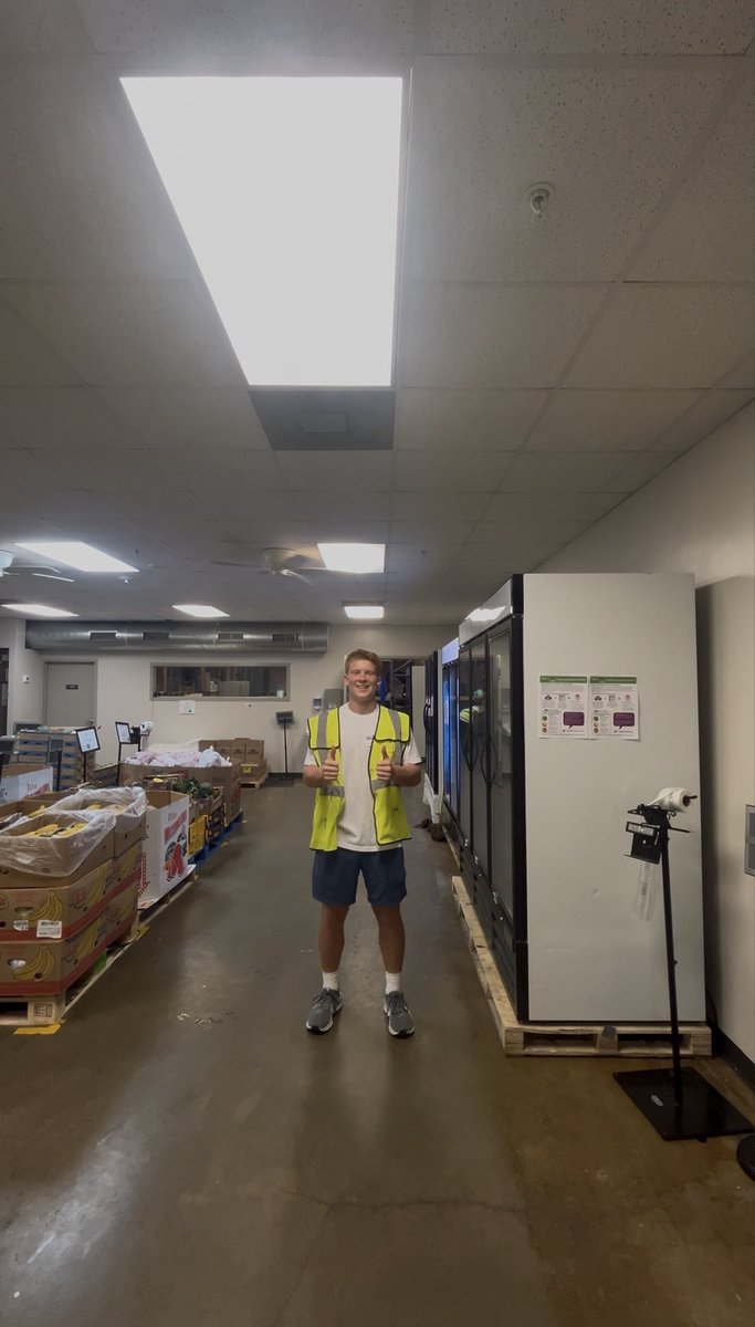liam_laberge's tweet photo. Had a great time volunteering today @HoustonFoodBank ‼️

@Coachrandle21 @TravisTiger_FB @donavon_west @CoachRyanBacak @Coach_RChes11 @alexramart @Marcus_Gomez34 

#TTW #Service #Volunteer https://t.co/U64iN1b6XG