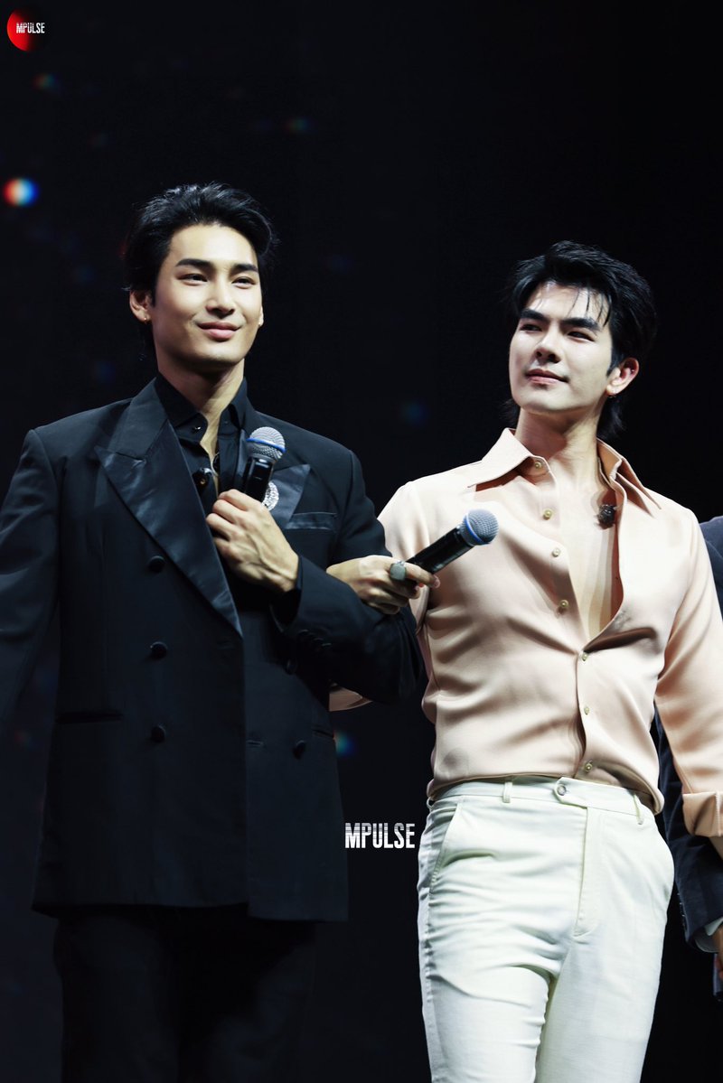 mpulsemileapost's tweet photo. 𝟐𝟎𝟐𝟔𝟎𝟕𝟐𝟓
𝐒𝐡𝐢𝐧𝐞💚💛

#ShineinHongKong
#MilePhakphum @milephakphum
#ApoNattawin @Nnattawin1 https://t.co/pjTPY4oDiu