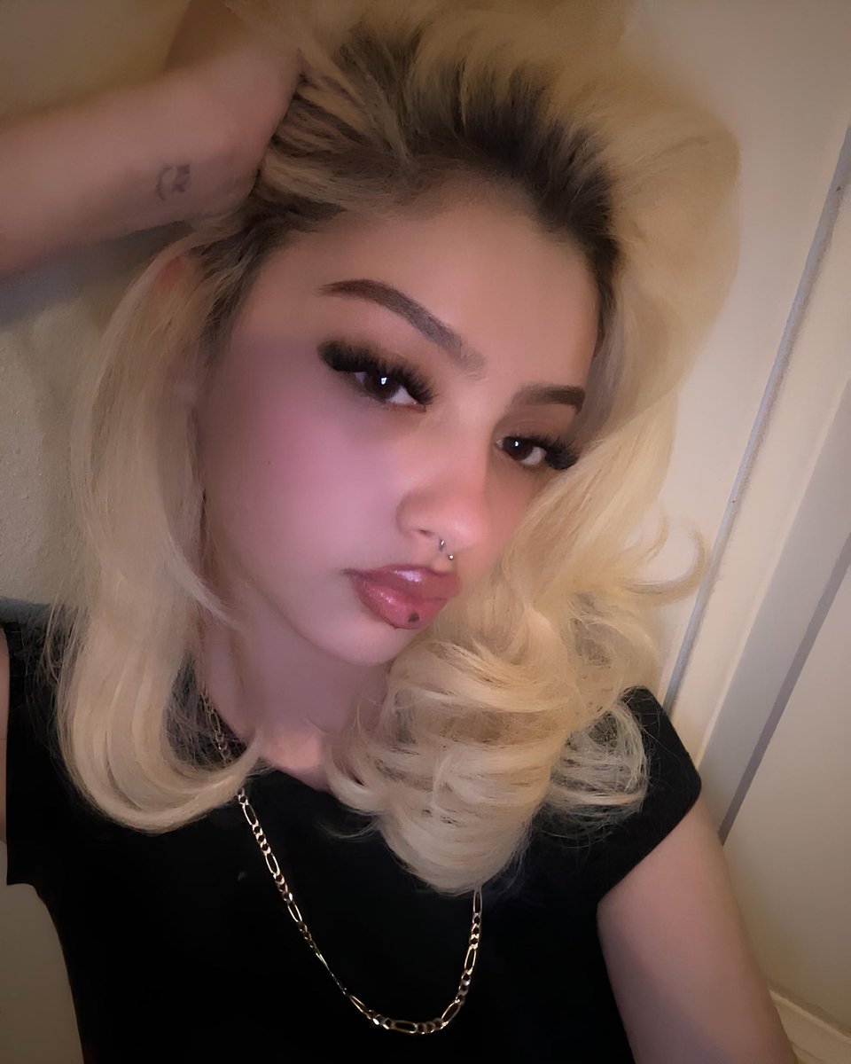 gl0riad0ll's tweet photo. le blond…😖 https://t.co/rmh4IKAMIp