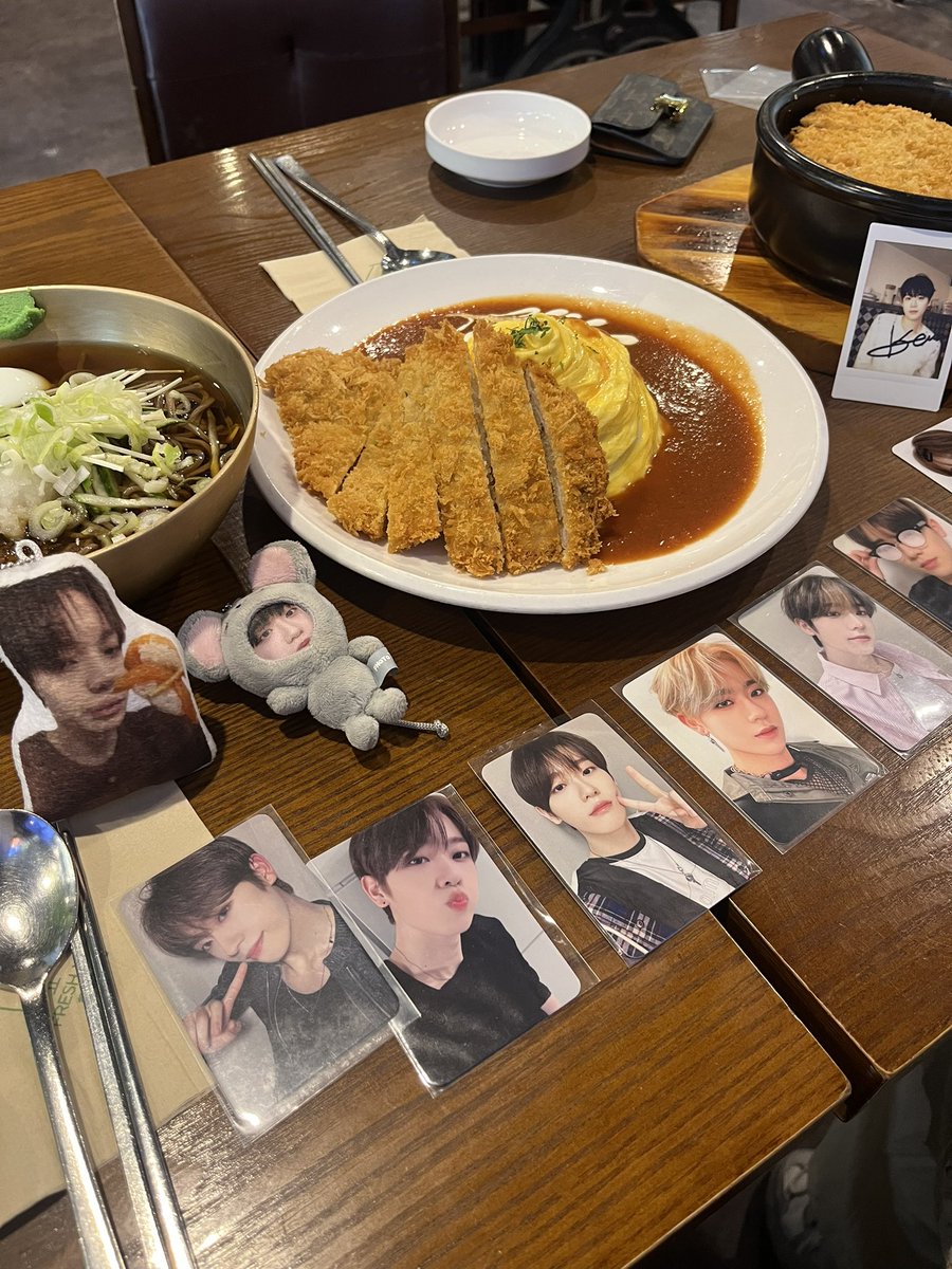 vz0ee's tweet photo. 이제 내 친구들 보고싶어서 우뜩해 살지. https://t.co/rXqwJ2tdFi