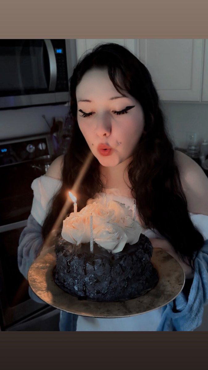 Babybat_2402's tweet photo. Happy birthday to me! 🖤🦇 today is my day to go out and have fun Anyone who wants to help me pay for my birthday celebration will get my favorite content.Make my bday a good one
Cashapp: $Princess72402 
Venmo: babybat72402
Dm me a ss of your send! 
#sellingcontent #buyingcontent https://t.co/Y4mRgZAm1s