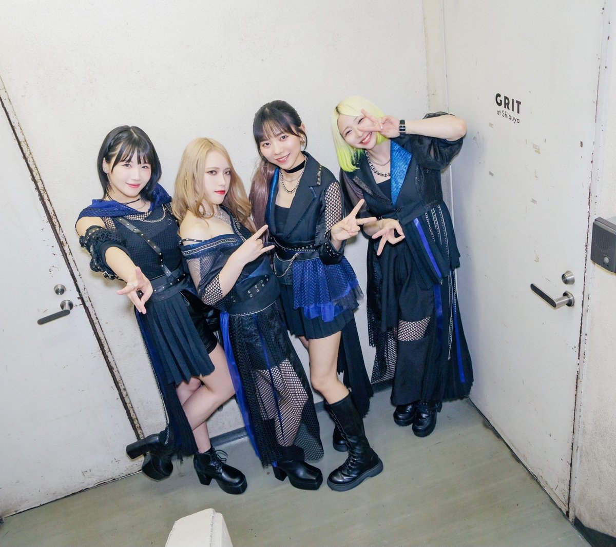 Lonesome_BlueJP's tweet photo. ＼THANK YOU !! ／

Lonesome_Blue新体制初LIVE
-Ready for Takeoff-
GRIT at Shibuya

Sally加入後初ONE-MAN！
外の暑さに負けないくらい、お越しいただいた皆さんの熱い応援のおかげで無事終了いたしました🔥

本日お越しくださった皆さん、
STAFFの皆さん、
本当にありがとうございました❤️‍🔥

次のリリースTOURもお楽しみに⚡️

#ロンブルメジャーデビュー
#ロンブルフルアルバム発売
#Lonesome_Blue
#ロンブル