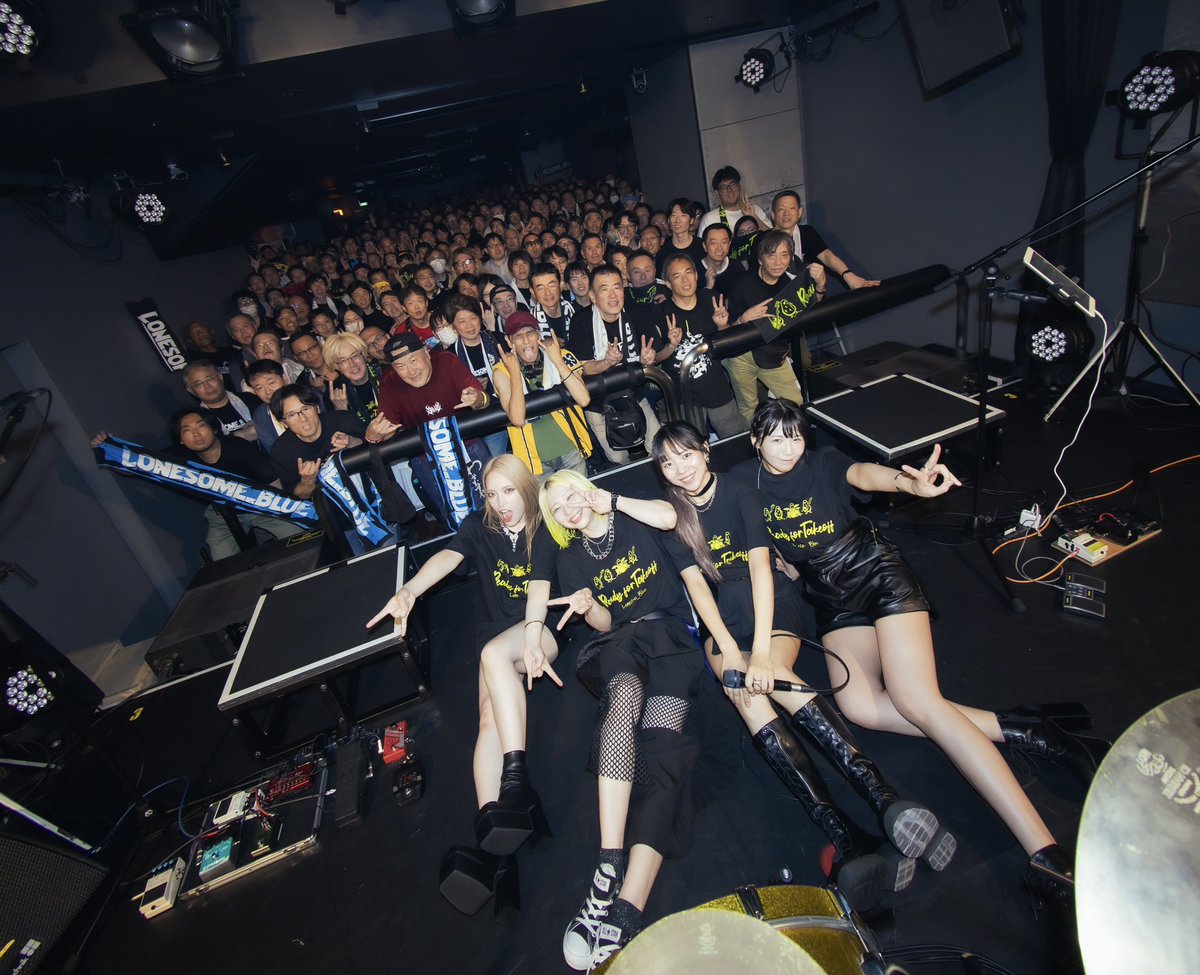 Lonesome_BlueJP's tweet photo. ＼THANK YOU !! ／

Lonesome_Blue新体制初LIVE
-Ready for Takeoff-
GRIT at Shibuya

Sally加入後初ONE-MAN！
外の暑さに負けないくらい、お越しいただいた皆さんの熱い応援のおかげで無事終了いたしました🔥

本日お越しくださった皆さん、
STAFFの皆さん、
本当にありがとうございました❤️‍🔥

次のリリースTOURもお楽しみに⚡️

#ロンブルメジャーデビュー
#ロンブルフルアルバム発売
#Lonesome_Blue
#ロンブル