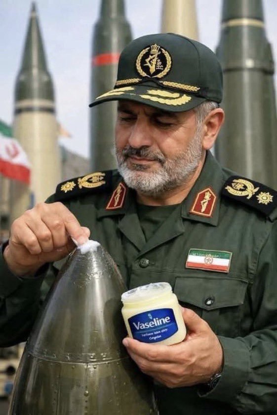 DFBbear's tweet photo. @Currentreport1 Iran is ready https://t.co/ir6V4MVCUu
