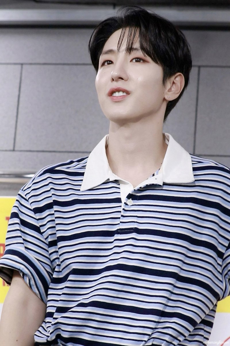 heeranghaeyon's tweet photo. 240905 카와사키 타워레코드 2부

이 셔츠 진짜 오랜만에 봤어👔🩵

#SEVENUS #세븐어스 #유희재 #희재 
@heeeeeejae94 https://t.co/02ryIUEZJ3