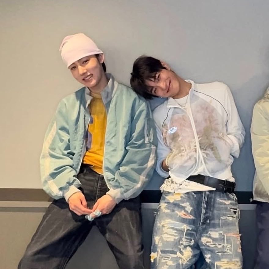Jcvty3's tweet photo. 러브버그 어디 갓나 햇더니; https://t.co/sGBtaF1Z9j