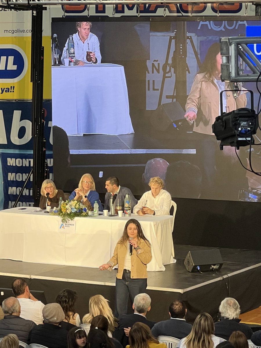 agospadula's tweet photo. El futuro se construye con liderazgo, compromiso y visión. Tiene nombre y apellido: @matildeantiauy 
Ella es mi Intendenta.
@alianzapaisuy @ESPACIOCUARENTA https://t.co/Ds9cP5yfl0