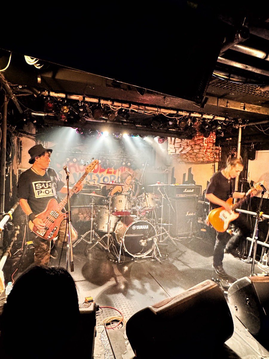 tsurooom's tweet photo. 昨日はアンバイズLIVE@下北沢ろくでもない夜に来てくれた皆様ありがとうございました❣️今回は対バンさんが年も近くて音楽繋がり多発🎵久々の友とも再会できたり、懐かしき箱でLiveできて嬉しかったでふ🎵主催のSpindleさんに多謝っ🫶 https://t.co/1S6pghJPGc