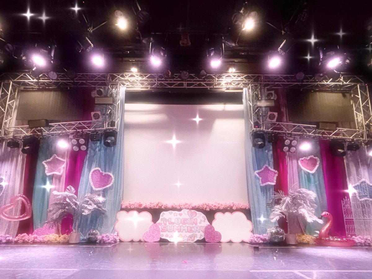 kyaramode_stage's tweet photo. レベチャ様♡ツアーファイナル舞台装飾させていただきました✨
#舞台装飾　#ステージ装飾　#プロップスタイリスト　#キャラモードステージ https://t.co/9gSQu0ruK8