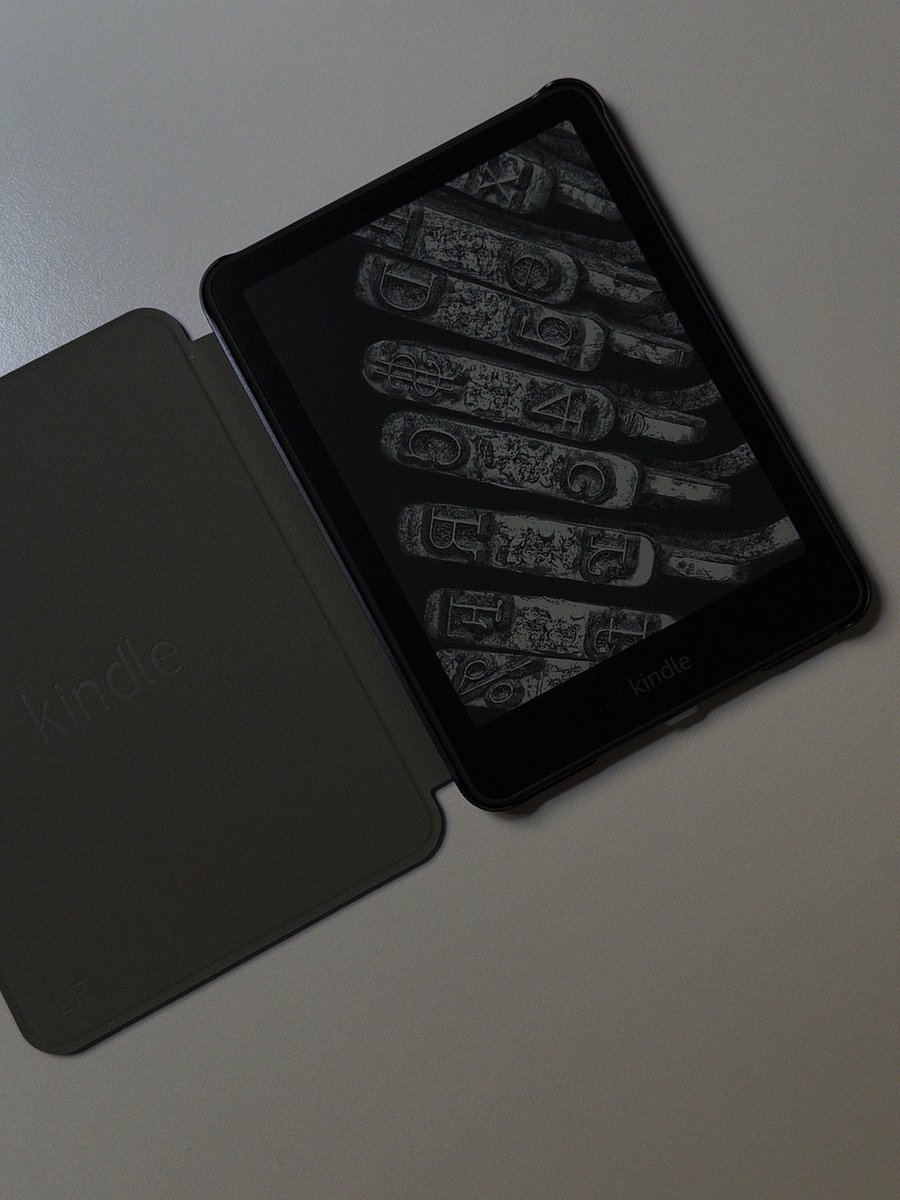 odeiopolinomos's tweet photo. melhor compra da minha vida foi um kindle https://t.co/KJXh5FKX6I