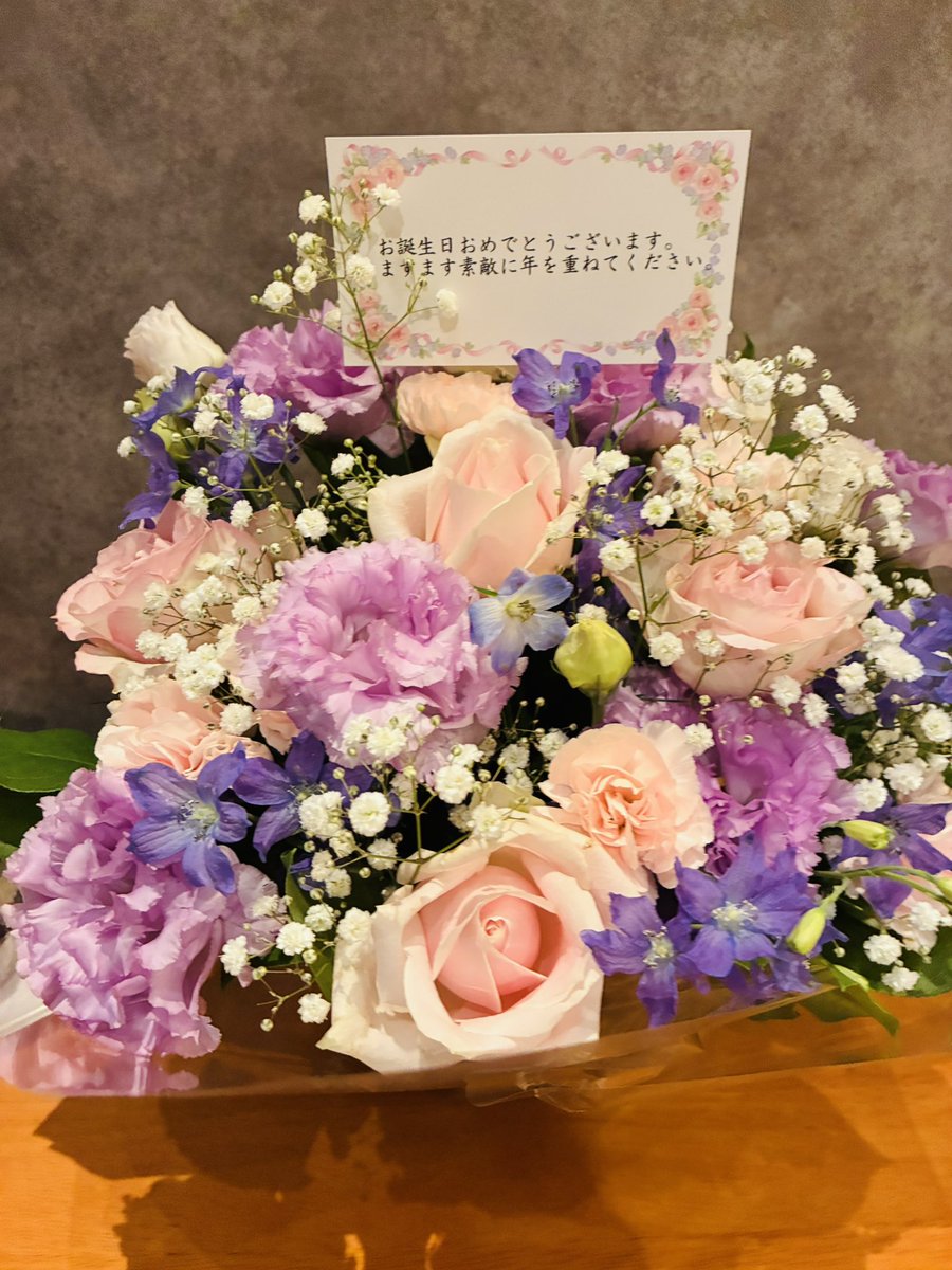 irihiakane's tweet photo. 2026.7.25
満員のお客様の熱気と笑顔と涙
力強く送り出して下さるスタッフの方々
森田香織さんの重厚なチェロの響き

今日というステージを
一緒に作って下さり
ありがとうございました。

シリーズ1回目・デビュー作・誕生日
はじまり感いっぱいのライブでした！

まだまだ歌で恩返しさせて下さいね☺️ https://t.co/HqLegSdzqx