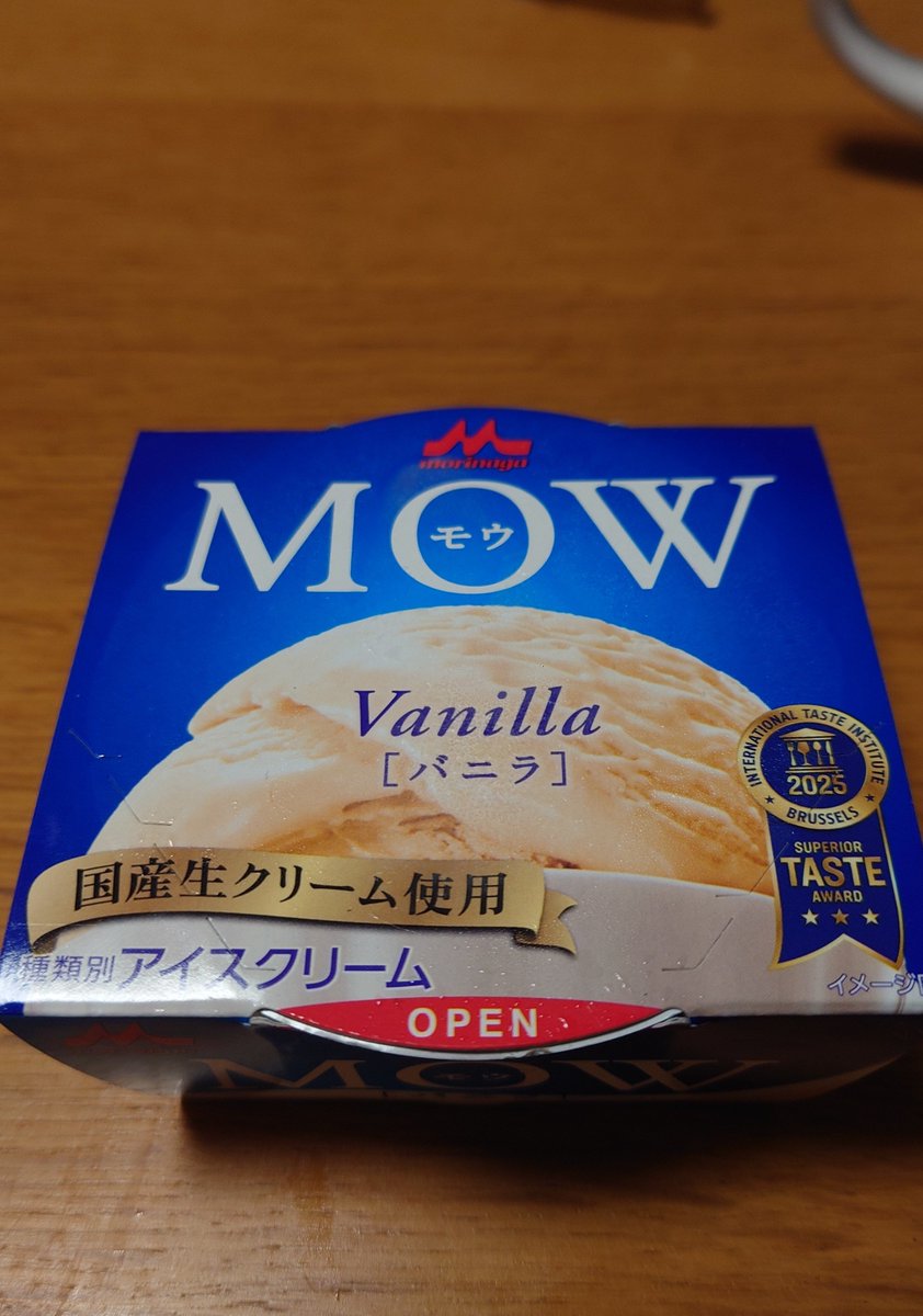ozatty's tweet photo. 帰宅してテレビつけたらアイス食ってて食べたくなったので買い置きのバニラをバーボンで https://t.co/YMM7VljWAX
