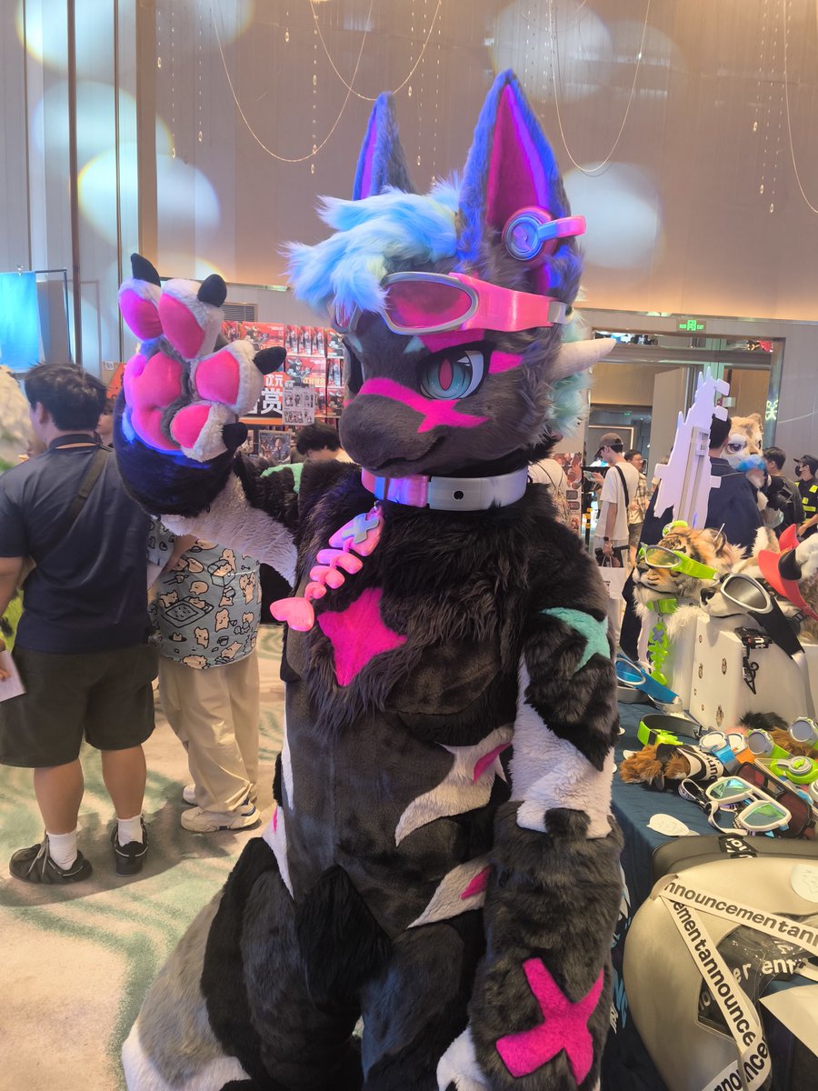 UncleFlameEX's tweet photo. Hey~ I’m Ken

#FursuitEveryday #furry #fursuit #兽装 #FursuitFriday https://t.co/K4btlvj33N