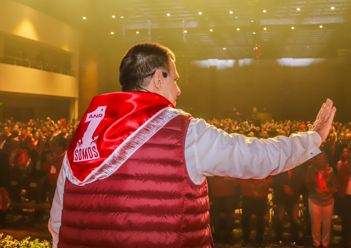Horacio_Cartes's tweet photo. Hoy no solo presentamos candidatos. Demostramos que la ANR es un Partido que compite y que, cuando llega el momento, vuelve a caminar unido detrás de un mismo objetivo: servir. Esa es nuestra mayor fortaleza. Esa es la fuerza de la Lista 1. Somos un Partido al servicio delpaís. https://t.co/Sj2j1Ya4ar