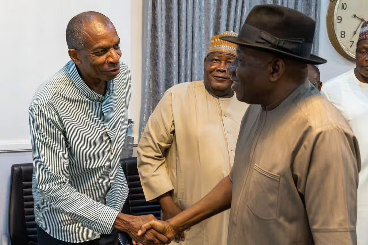 thecableng's tweet photo. PHOTOS: Turaki-led PDP meets with Jonathan in Abuja

The Peoples Democratic Party (PDP), led by Kabiru Turaki, met with former President Goodluck Jonathan on Friday in Abuja.

The meeting took place at the former president’s residence in the nation’s capital.

The agenda of the meeting was not disclosed, but TheCable understands the discussion focused on the outcome of a court judgment delivered in a suit instituted by the party’s board of trustees (BoT).

https://t.co/Xlr5AbXWzi