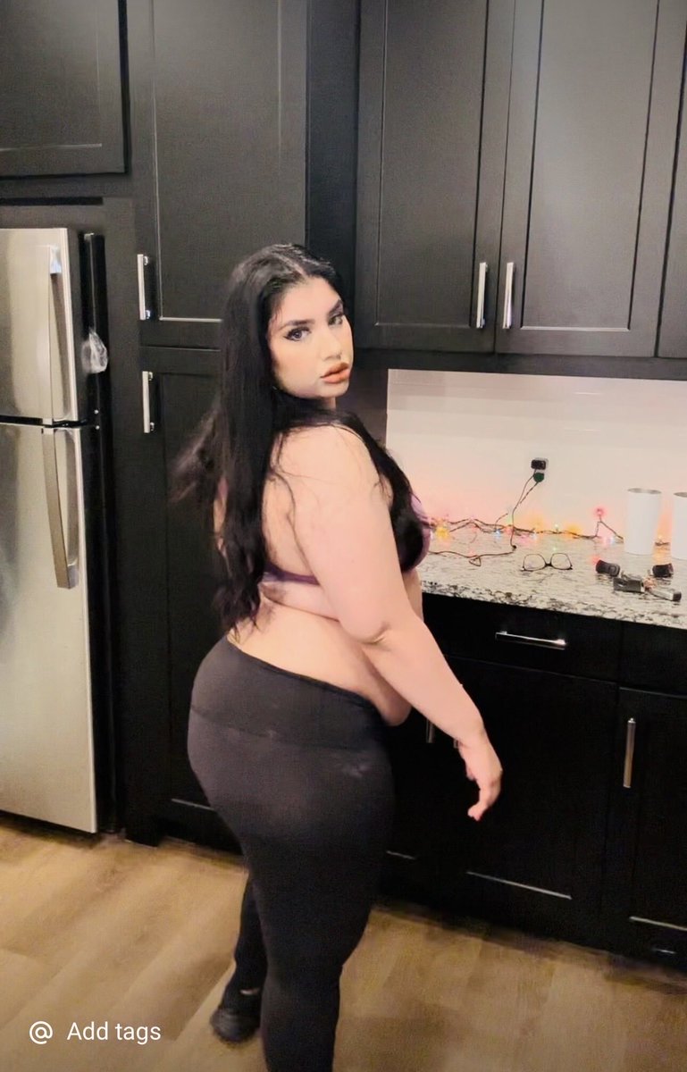 Lonelysarax's tweet photo. Can you help me grow again to this size and even bigger? #belly #feedee #bbw https://t.co/PkwgFamyeV