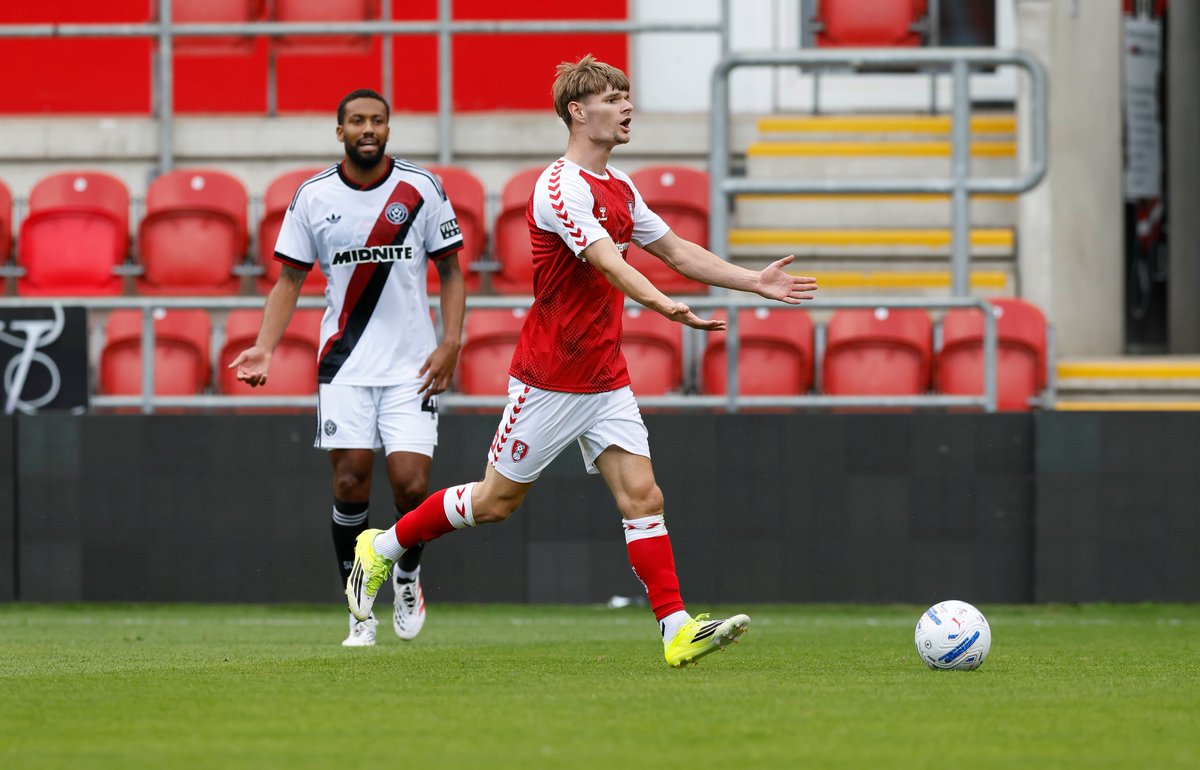 paulm_davis's tweet photo. #rufc's left-back trialist. https://t.co/Sk4XkNAUUY