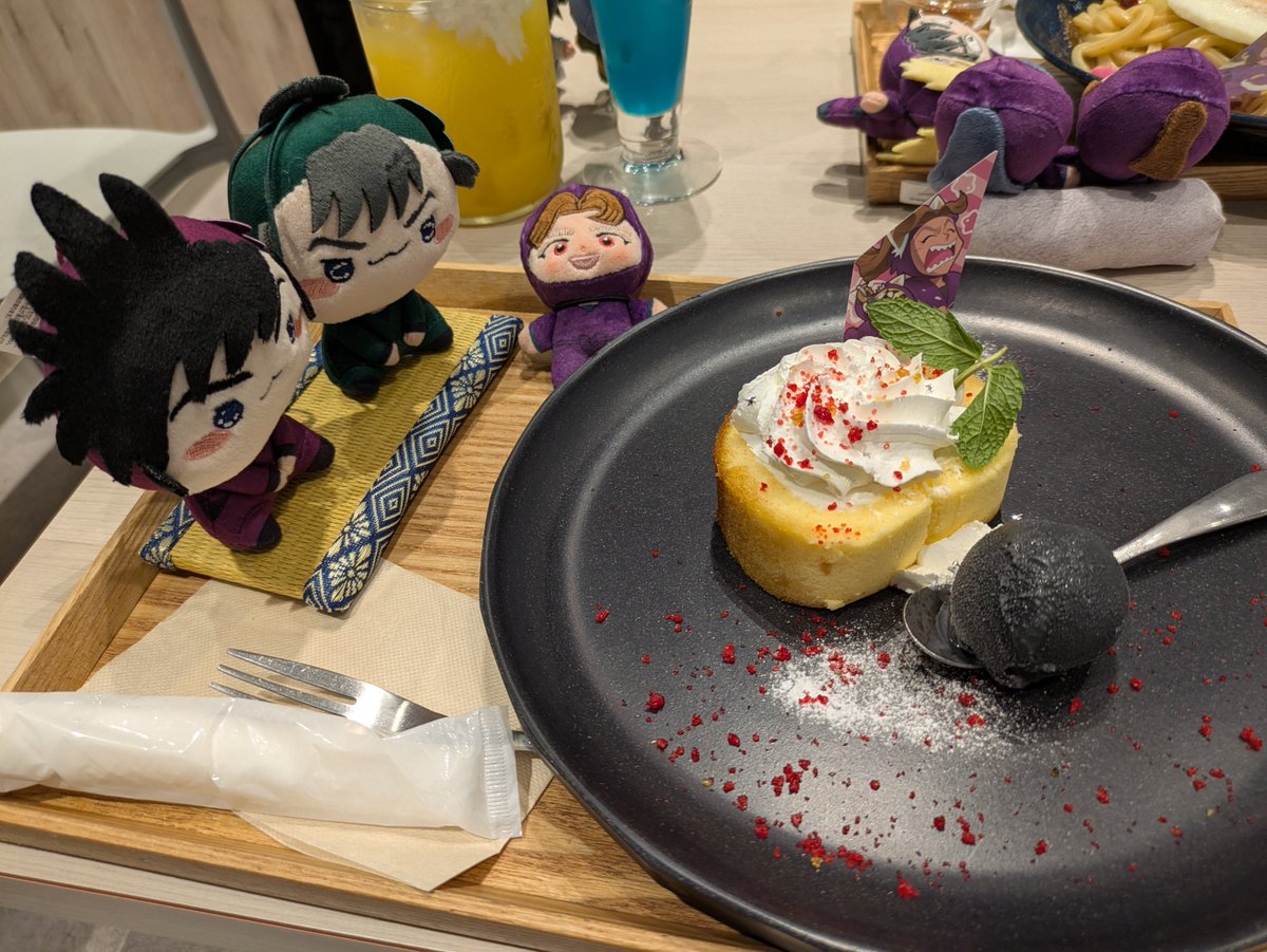 karafumi02's tweet photo. コラボカフェにフォロワーさんとご一緒させて頂きました！！🔥🔥
とっても可愛い浴衣kmhmの二人とほわtmr君はフォロワーさん宅の子たちです！！☺️☺️
tmr君生クリームの混ぜ過ぎでバテたみたいになっちゃってる… https://t.co/iQmTytihck