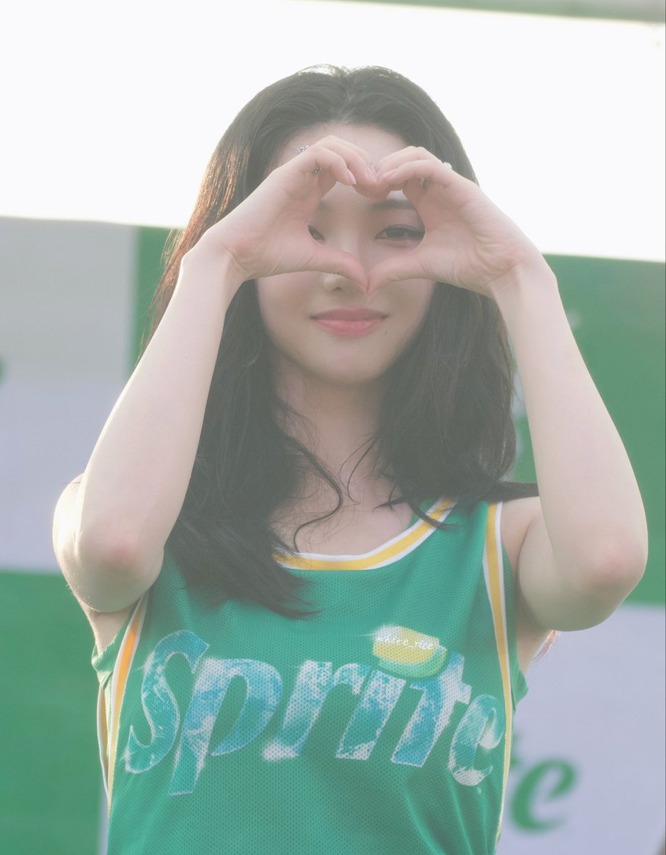Whiterice94's tweet photo. 20260725 Water Bomb Sprite
#Karina #카리나 #aespa #에스파 https://t.co/vZqwfXtD6w