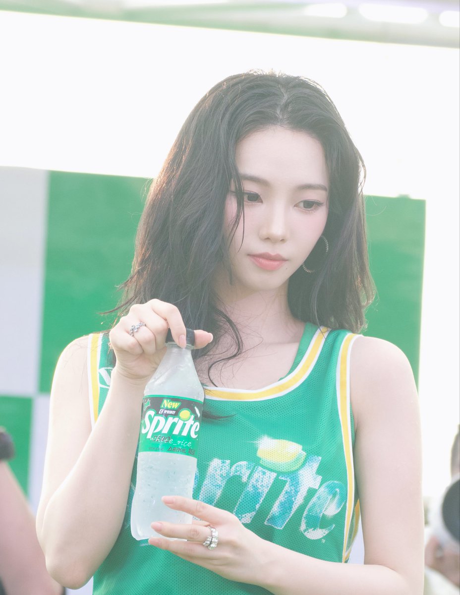 Whiterice94's tweet photo. 20260725 Water Bomb Sprite
#Karina #카리나 #aespa #에스파 https://t.co/vZqwfXtD6w