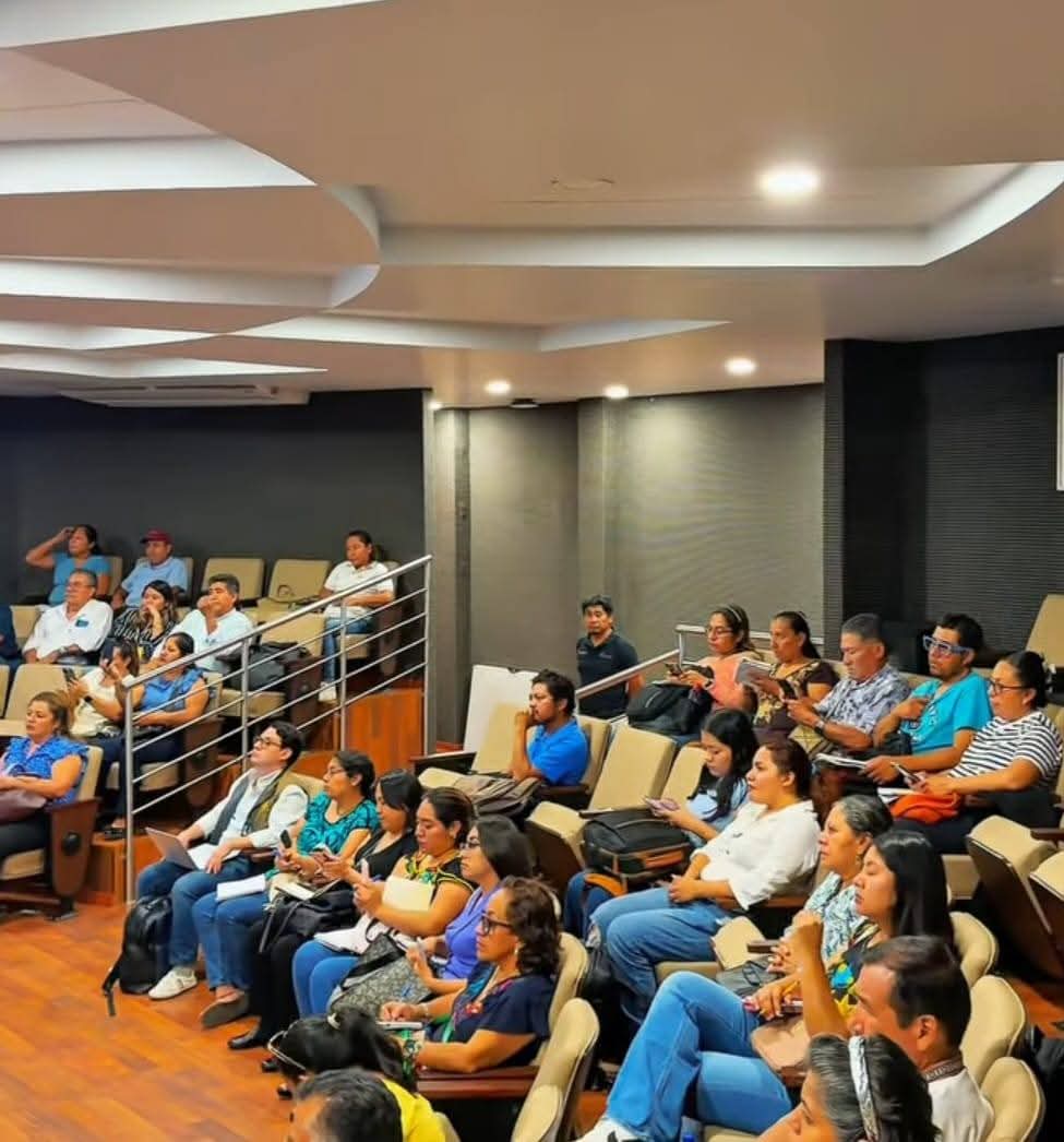 JulioCsarAudelo's tweet photo. Asisti en representacion de Roberto Pérez Delgado  Presidente Municipal de San Pedro Ixtlahuaca al Taller " La composta no se compra se construye: aprendiendo de los proceso naturales" impartido por el Dr Juan Carlos Alvarez Seferino de la UAM ( Azcapotzalco) https://t.co/cT8fqToJnL