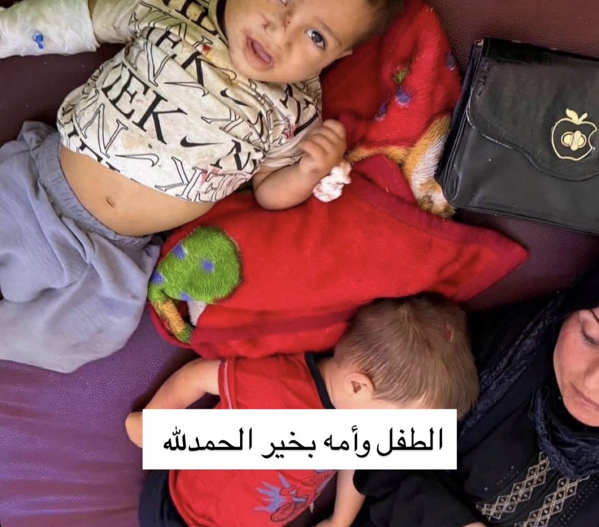 Muhammed_altaei's tweet photo. الحمدلله رب العالمين الطفل مع والدته وهم بصحه جيده نسأل الله لهم الشفاء العاجل 
#طريق_الموت #دمشق_ديرالزور https://t.co/ATRRck3TGD