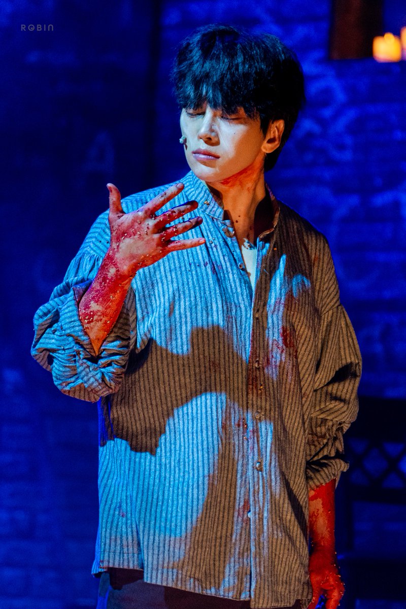 robin_pic141020's tweet photo. 260721 
뮤지컬 브라더스 까라마조프 

스페셜커튼콜 -  M19. 우린 까라마조프

스메르쟈코프  #최석진 

#브라더스까라마조프 #대학로최고의가족뮤지컬 https://t.co/UHA4KnCZqj
