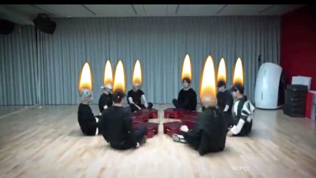 chieesecakeu's tweet photo. 🕯️🕯️skz run it world tour manila skz run it world tour manila 🕯️🕯️skz run it world tour manila 🕯️🕯️ skz run it world tour manila 🕯️🕯️🕯️🕯️🕯️ https://t.co/gOVykKCIov