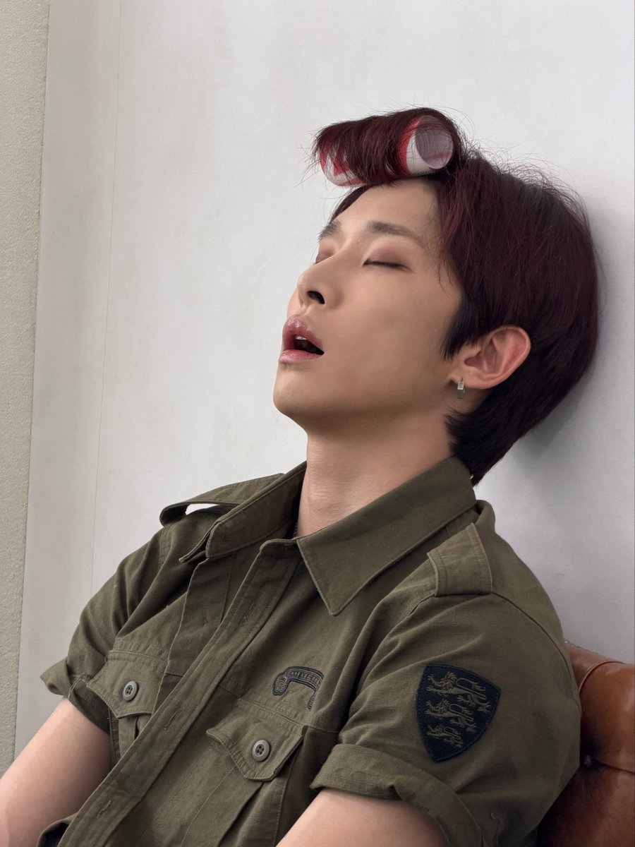 TRENDZ_OFFCL's tweet photo. [#윤우] 원래 주인공은 마지막에 등장하는 법😎 사진이 하나같이 레전드네 잘생겼어 역시..
이젠 철 좀 들자~ㅎㅎ 내 친구 생일 축하한다ㅋ

#FROM_TRENDZ #TO_FRIENDZ #TRENDZ #트렌드지 https://t.co/oHcJzga9a3