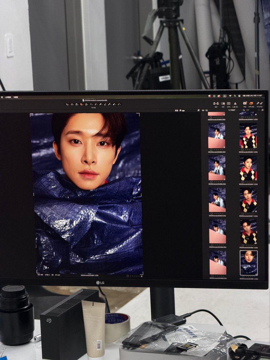 TRENDZ_OFFCL's tweet photo. [#윤우] 원래 주인공은 마지막에 등장하는 법😎 사진이 하나같이 레전드네 잘생겼어 역시..
이젠 철 좀 들자~ㅎㅎ 내 친구 생일 축하한다ㅋ

#FROM_TRENDZ #TO_FRIENDZ #TRENDZ #트렌드지 https://t.co/oHcJzga9a3